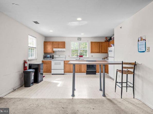 405 W Wayne Avenue, Wayne PA 19087