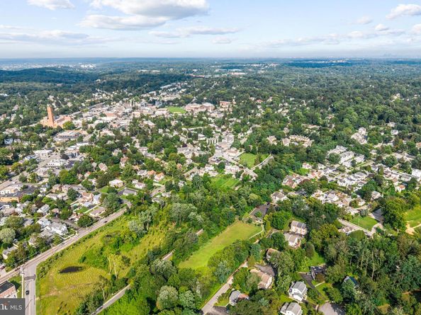 405 W Wayne Avenue, Wayne PA 19087