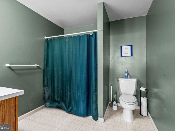 405 W Wayne Avenue, Wayne PA 19087