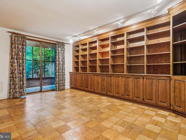 702 Belgrove Rd, Mclean VA 22101