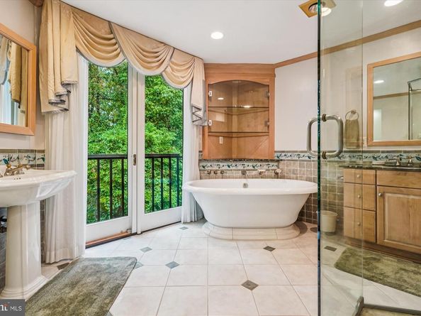 702 Belgrove Rd, Mclean VA 22101