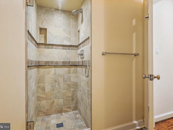 702 Belgrove Rd, Mclean VA 22101