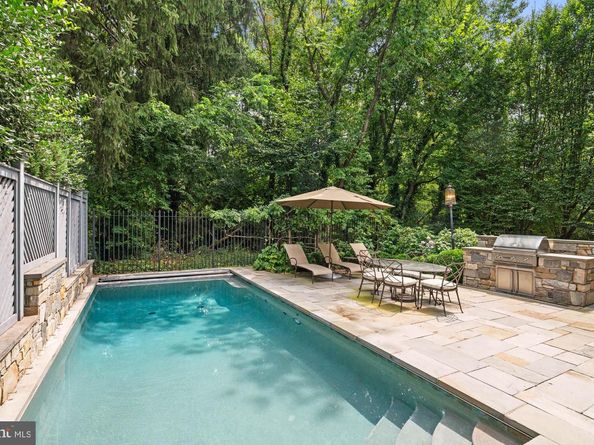 2215 King Place NW, Washington DC 20007