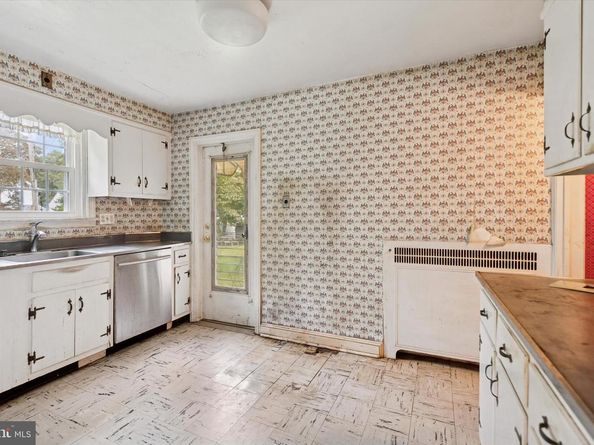 5015 Smithfield Road, Drexel Hill PA 19026