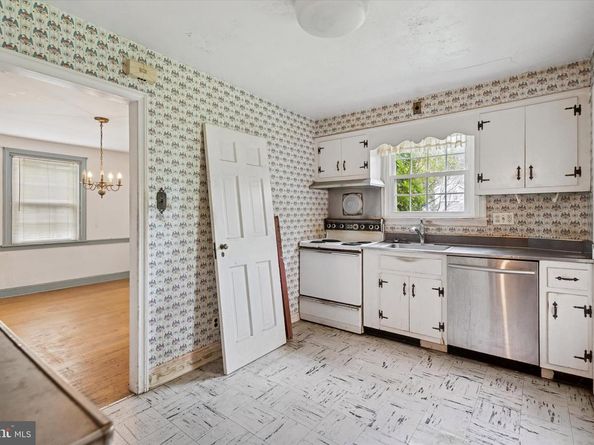 5015 Smithfield Road, Drexel Hill PA 19026