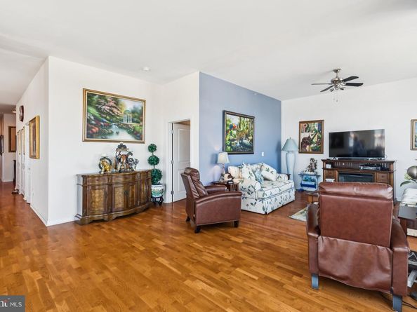 901 N Penn Street F2004, Philadelphia PA 19123