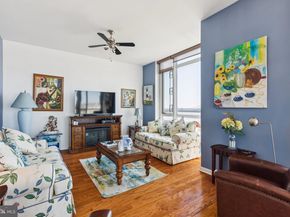 901 N Penn Street F2004, Philadelphia PA 19123