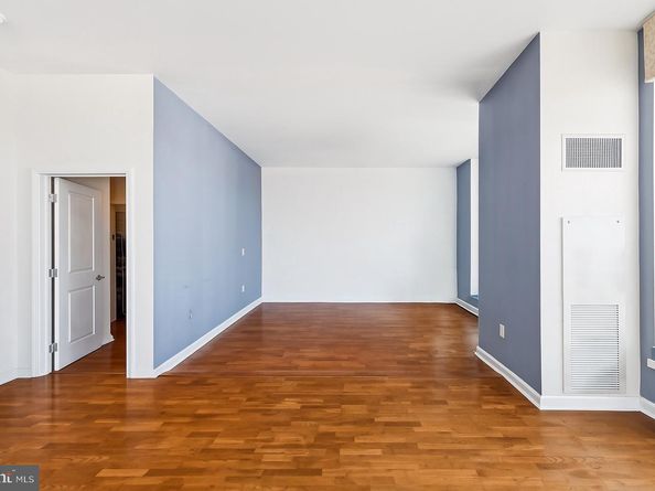 901 N Penn Street F2004, Philadelphia PA 19123