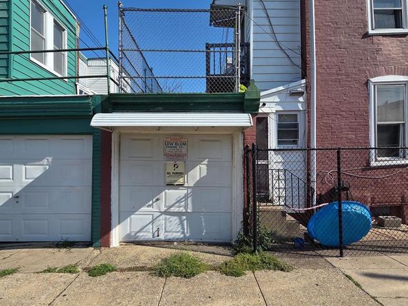 400 N Redfield Street, Philadelphia PA 19151