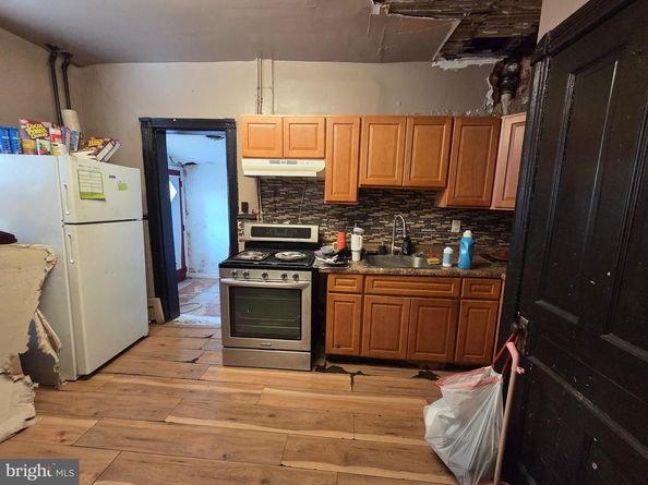 400 N Redfield Street, Philadelphia PA 19151