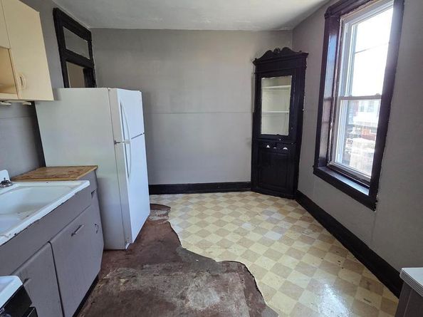 400 N Redfield Street, Philadelphia PA 19151