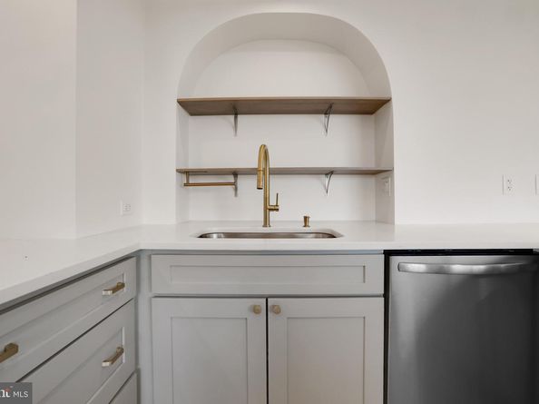 2500 N Van Dorn Street 1002, Alexandria VA 22302