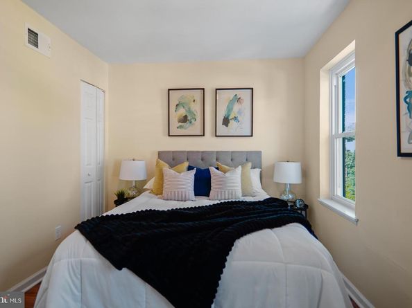 1711 N Lindenwood Street, Philadelphia PA 19131
