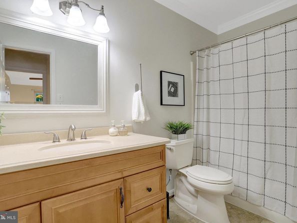 245 S Pickett Street 102, Alexandria VA 22304