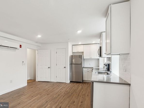 7041 Ridge Avenue, Philadelphia PA 19128