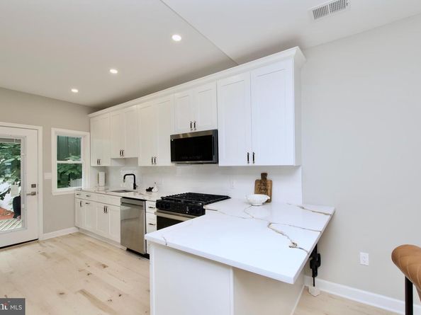 318 N Payne Street, Alexandria VA 22314