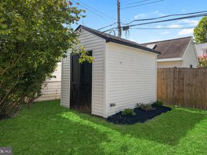 57 Middle Road, Levittown PA 19056