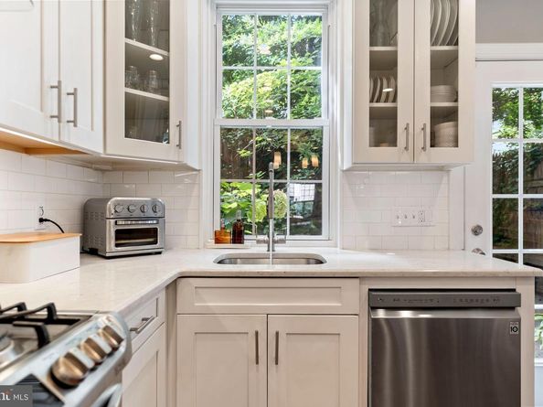 246 Delancey Street, Philadelphia PA 19106