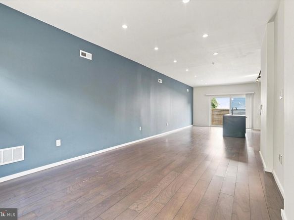527 W Jefferson Street, Philadelphia PA 19122