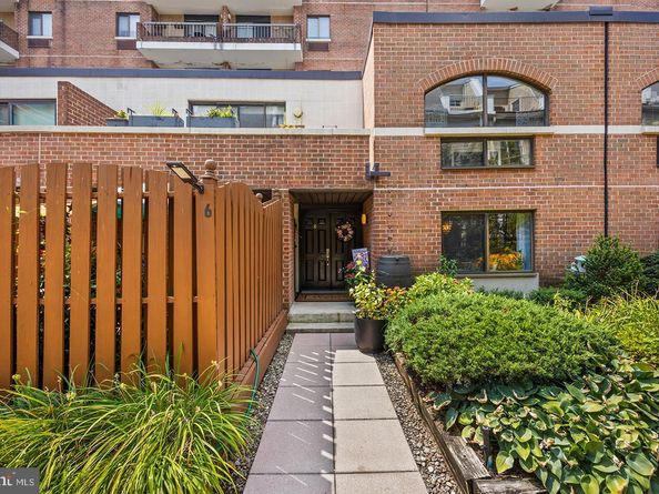 200 Lombard Street GU6, Philadelphia PA 19147