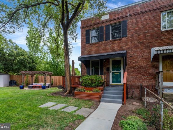 245 Buchanan Street, Alexandria VA 22314