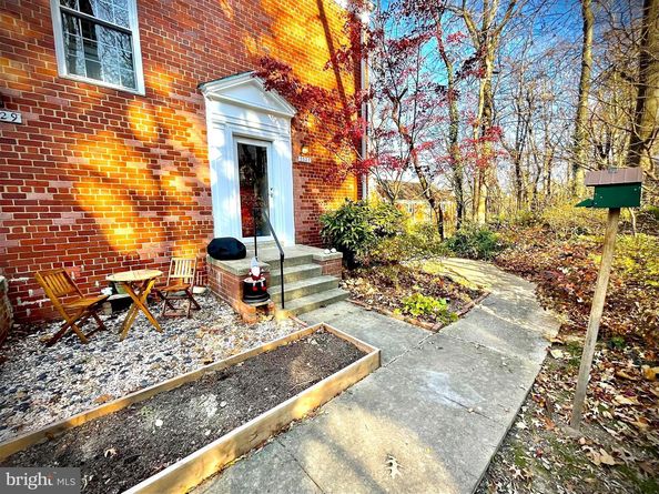 3327 Martha Custis Drive 3327, Alexandria VA 22302