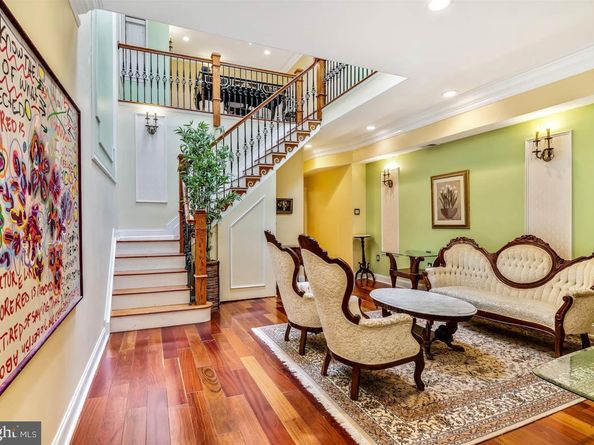 26 S Strawberry Street, Philadelphia PA 19106