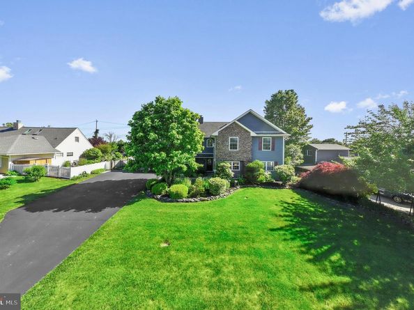 21 Red Rose Drive, Levittown PA 19056