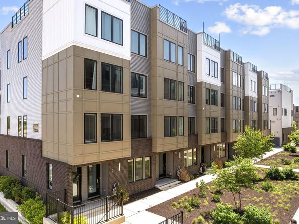 3001 Sedgeview Walk 146, Philadelphia PA 19125