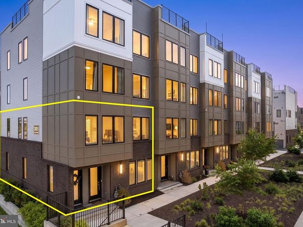 3001 Sedgeview Walk 146, Philadelphia PA 19125