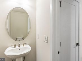 3001 Sedgeview Walk 146, Philadelphia PA 19125