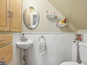 241 E Highland Avenue, Philadelphia PA 19118