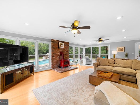 21 Milton Drive, Yardley PA 19067