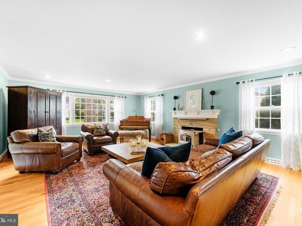 21 Milton Drive, Yardley PA 19067