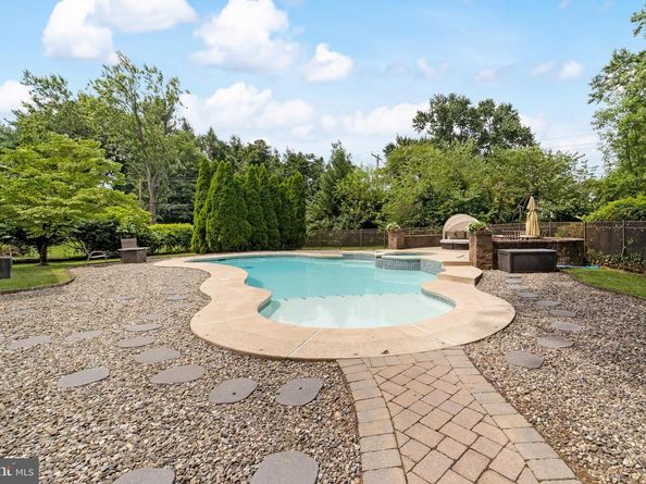 21 Milton Drive, Yardley PA 19067