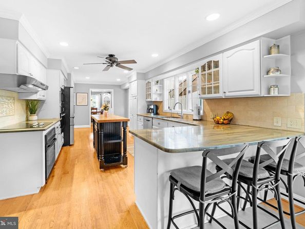 21 Milton Drive, Yardley PA 19067
