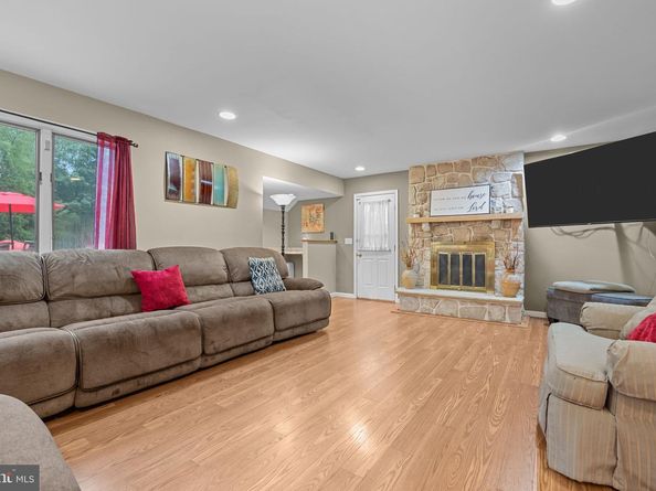 963 Hunt Drive, Yardley PA 19067