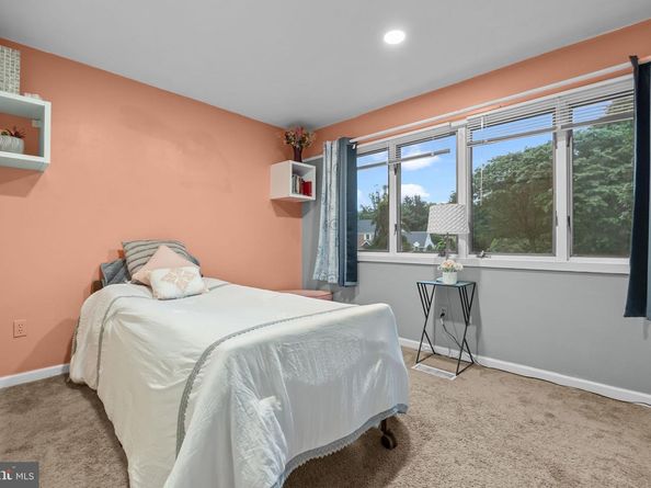 963 Hunt Drive, Yardley PA 19067