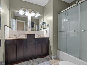 963 Hunt Drive, Yardley PA 19067