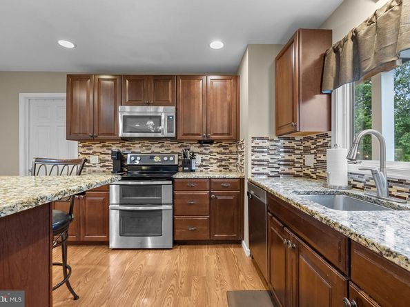 963 Hunt Drive, Yardley PA 19067