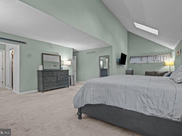 963 Hunt Drive, Yardley PA 19067