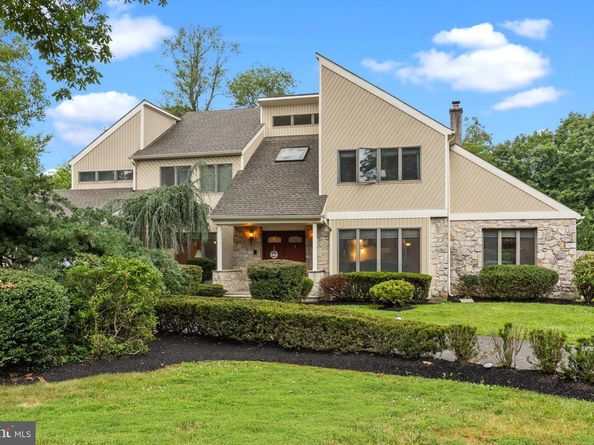 963 Hunt Drive, Yardley PA 19067