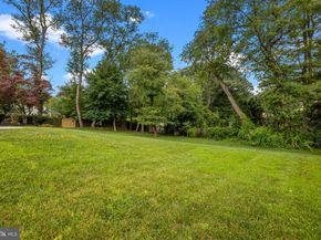 963 Hunt Drive, Yardley PA 19067