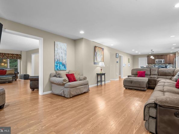963 Hunt Drive, Yardley PA 19067