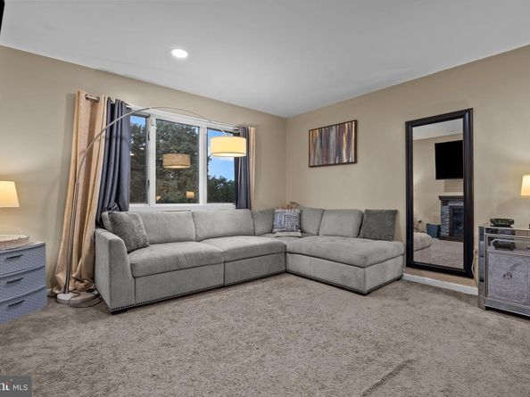 963 Hunt Drive, Yardley PA 19067