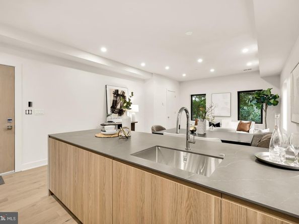 2647 41st Street NW 4, Washington DC 20007