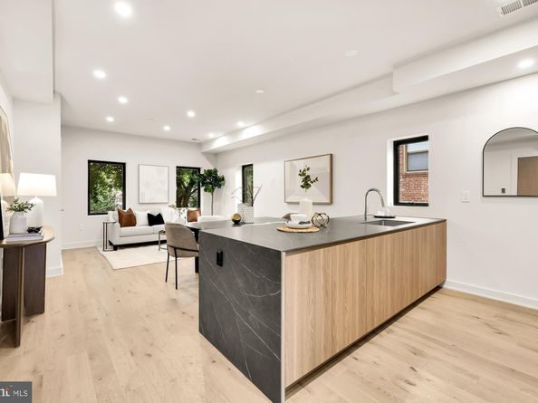 2647 41st Street NW 4, Washington DC 20007