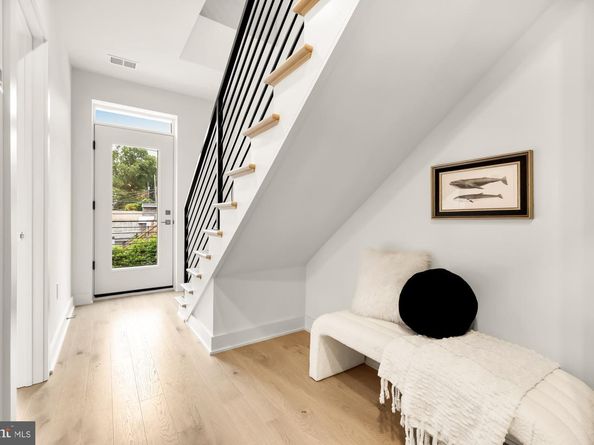 2647 41st Street NW 4, Washington DC 20007