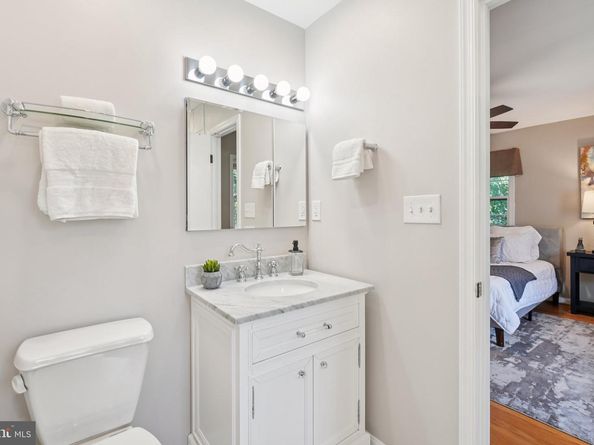 2647 S Kent Street, Arlington VA 22202
