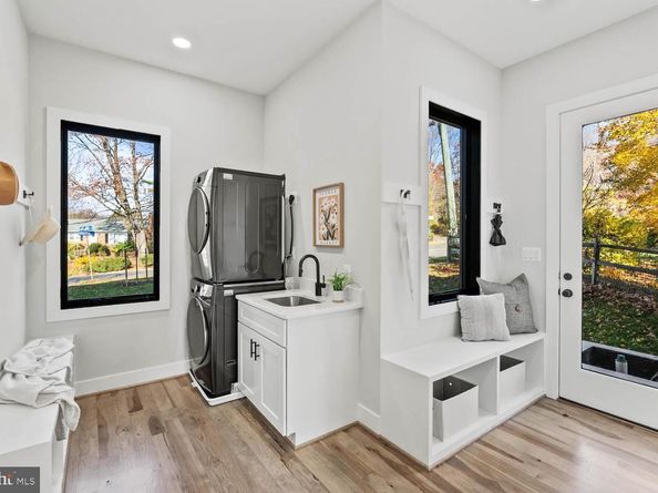 2115 Natahoa Court, Falls Church VA 22043